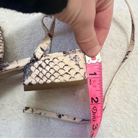 Steve Madden Ryee Python Printed Lace-Up Sandal - Size 6 - Picture 11 of 14